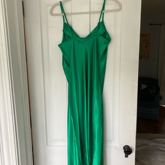 NWT green satin cowl neck midi dress - Picture 3 of 3